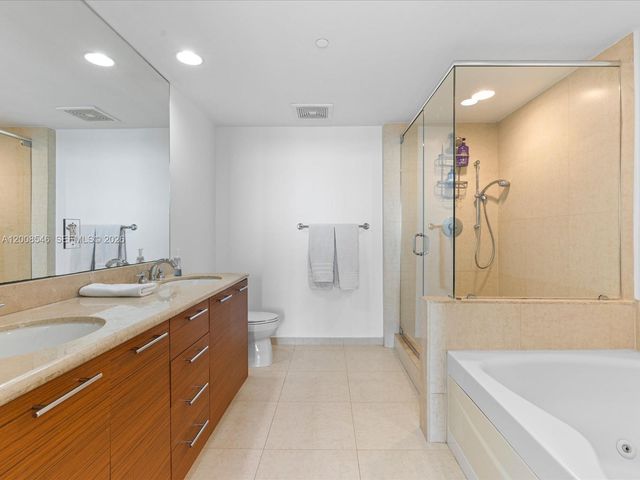 50 Biscayne Blvd 3308, Miami, FL 33132