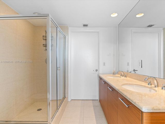 50 Biscayne Blvd 3308, Miami, FL 33132