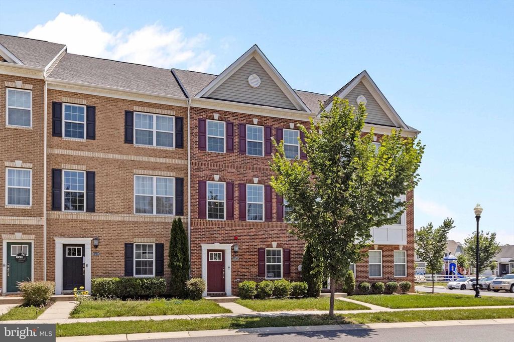 11373 TOLKIEN AVE, White Plains, MD 20695