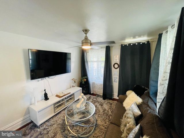 808 N OSWEGO ST, Allentown, PA 18109
