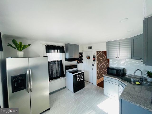 808 N OSWEGO ST, Allentown, PA 18109