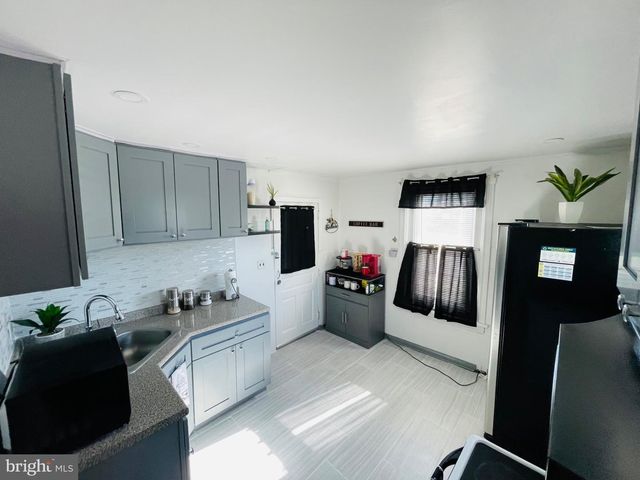 808 N OSWEGO ST, Allentown, PA 18109