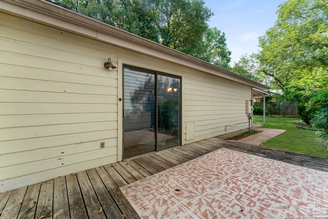3920 Chimney Springs, San Antonio, TX 78247