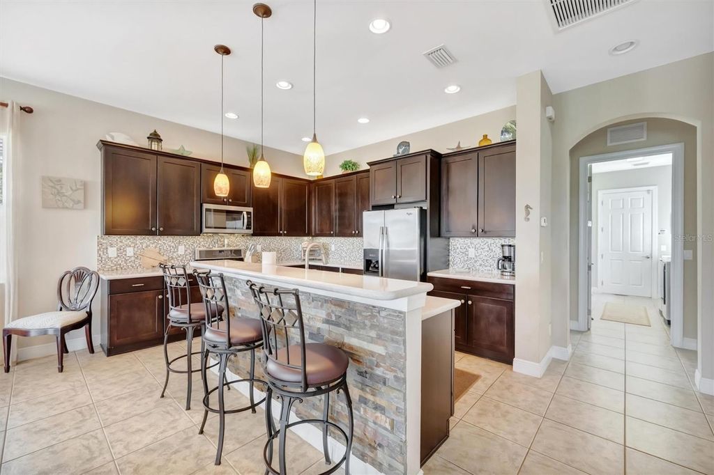 Image 17 of property listing at 1022 KESTREL COURT, Bradenton, FL 34208