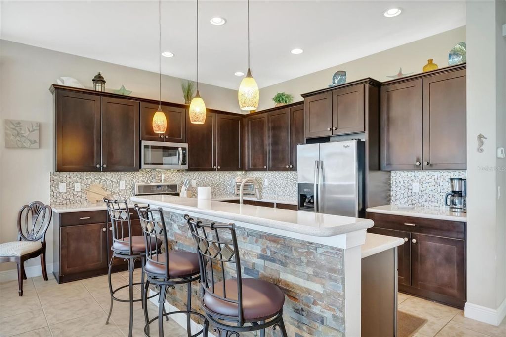 Image 18 of property listing at 1022 KESTREL COURT, Bradenton, FL 34208