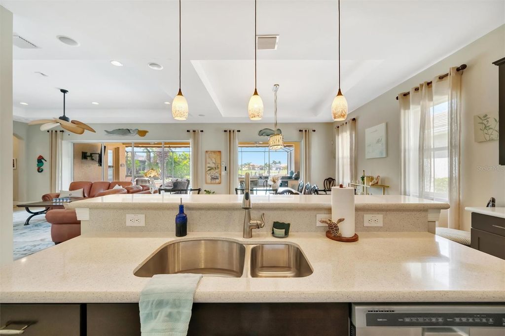 Image 19 of property listing at 1022 KESTREL COURT, Bradenton, FL 34208