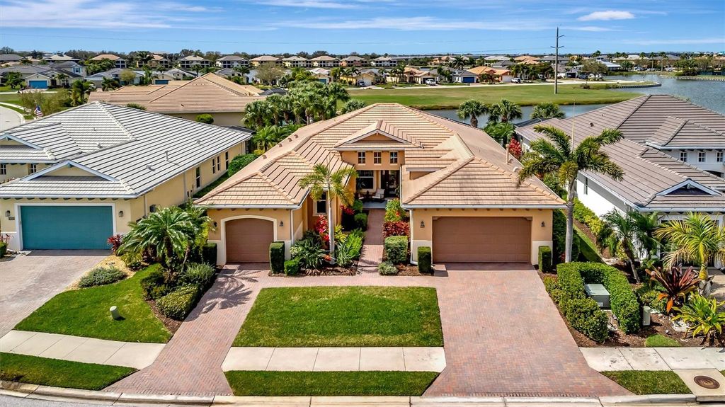 Image 3 of property listing at 1022 KESTREL COURT, Bradenton, FL 34208