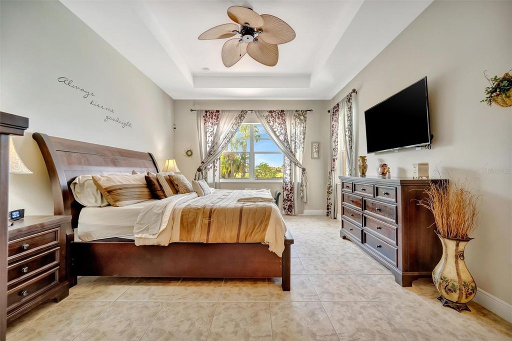 Image 33 of property listing at 1022 KESTREL COURT, Bradenton, FL 34208