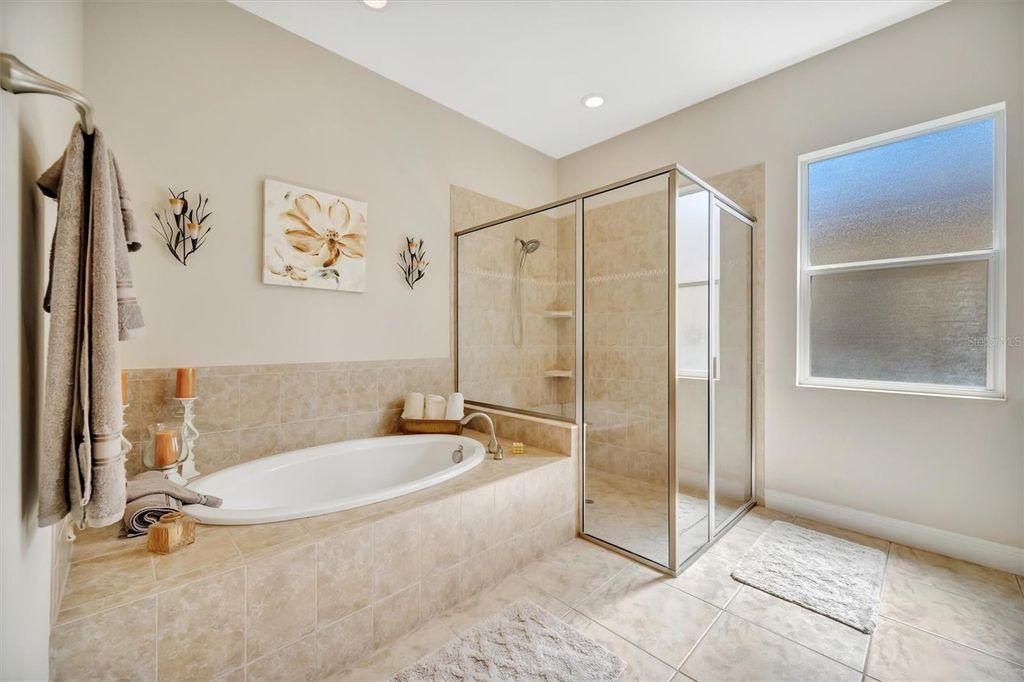 Image 35 of property listing at 1022 KESTREL COURT, Bradenton, FL 34208