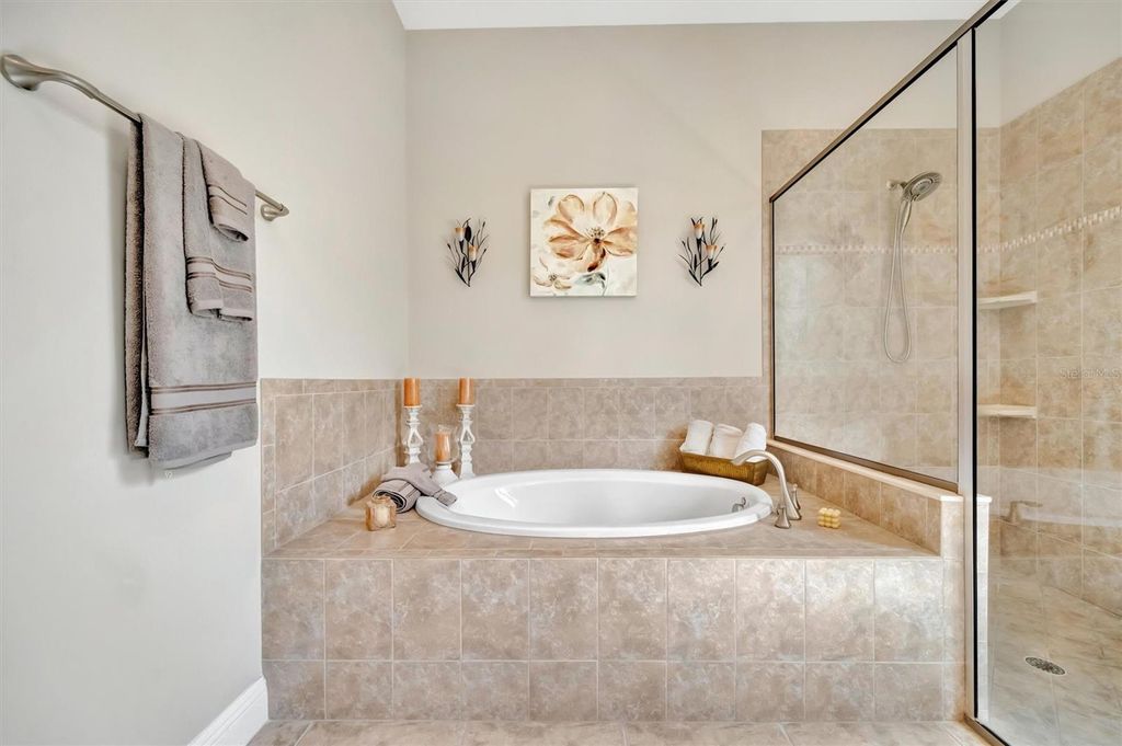 Image 36 of property listing at 1022 KESTREL COURT, Bradenton, FL 34208