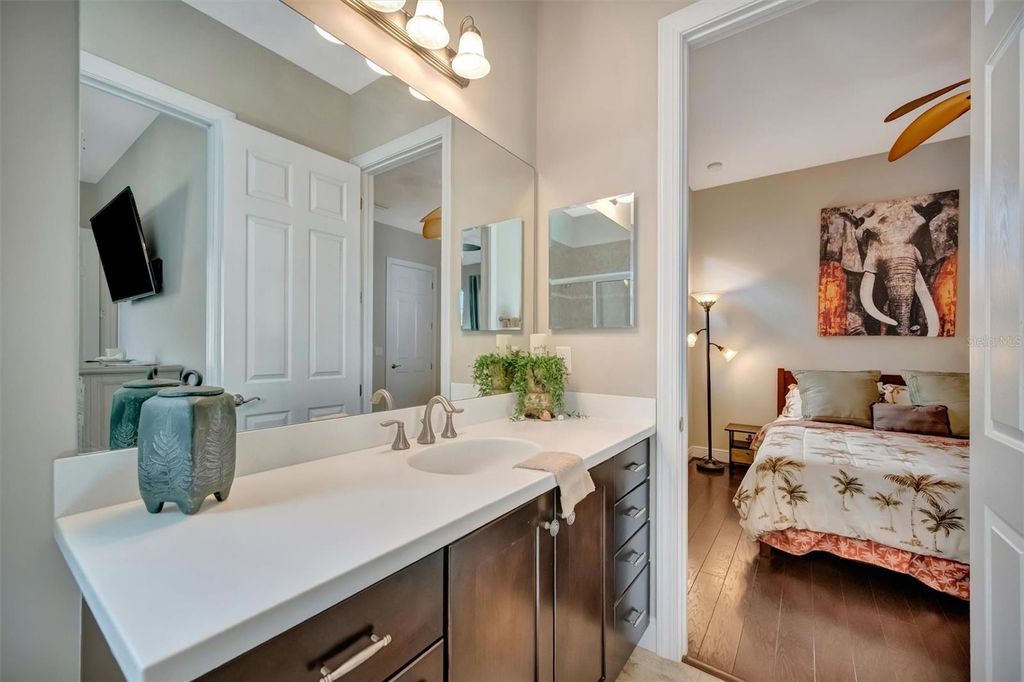 Image 43 of property listing at 1022 KESTREL COURT, Bradenton, FL 34208