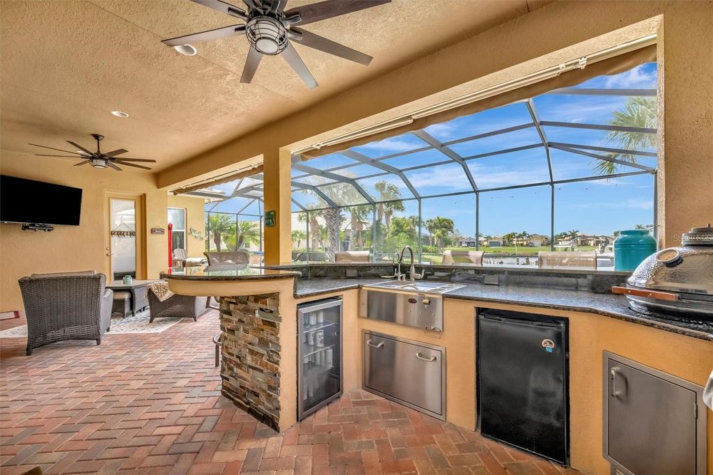 Image 62 of property listing at 1022 KESTREL COURT, Bradenton, FL 34208