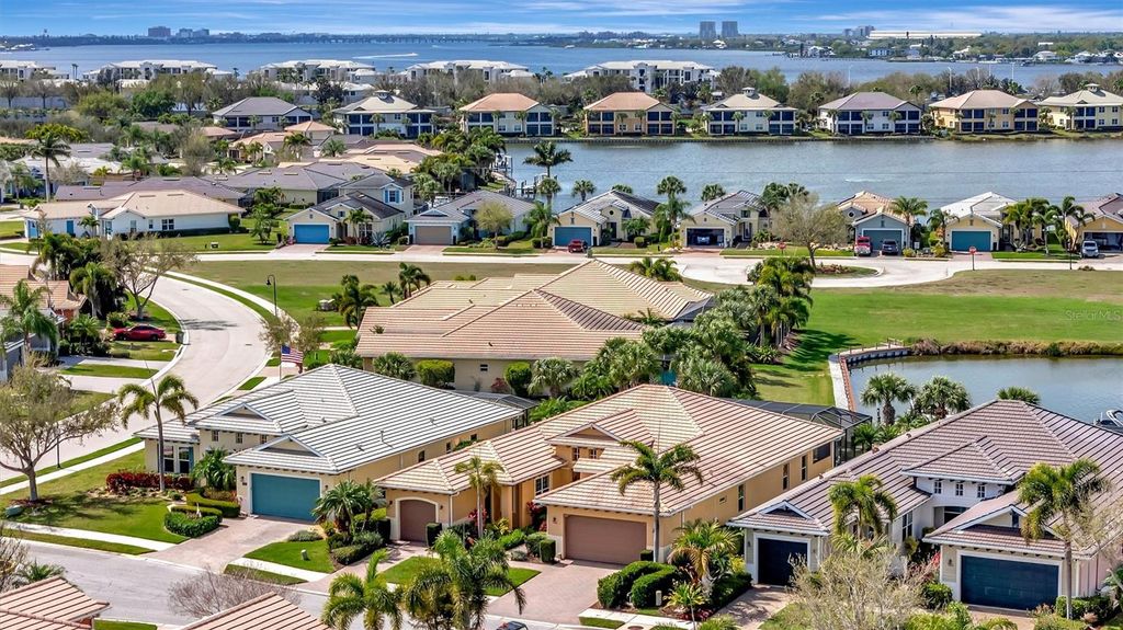 Image 9 of property listing at 1022 KESTREL COURT, Bradenton, FL 34208