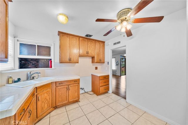 11712 Tarron, Hawthorne, CA 90250
