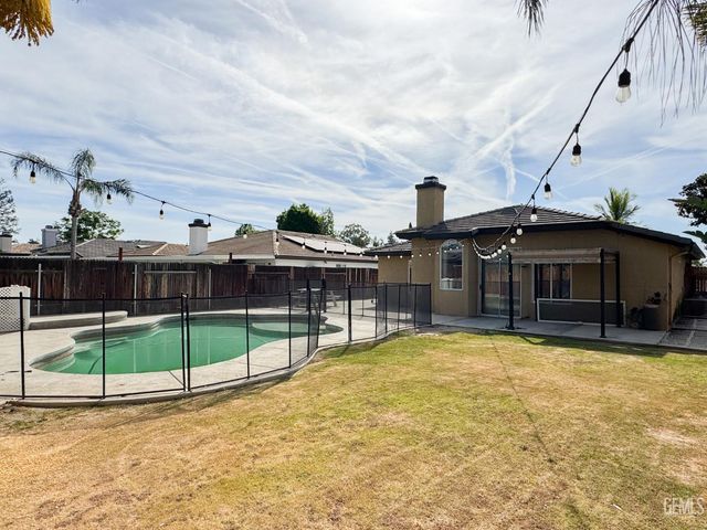 10302 Cheyenne Drive, Bakersfield, CA 93312