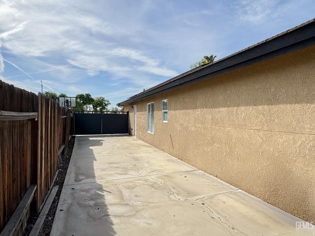 10302 Cheyenne Drive, Bakersfield, CA 93312