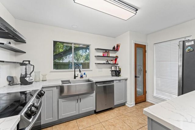 7706 Breda Drive, Baytown, TX 77521