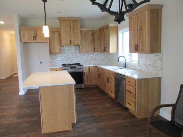 800 N BARELA CIR, Centralia, MO 65240