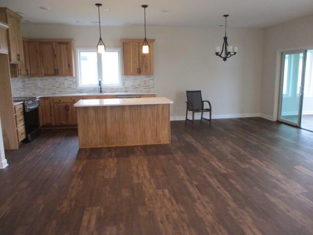 800 N BARELA CIR, Centralia, MO 65240