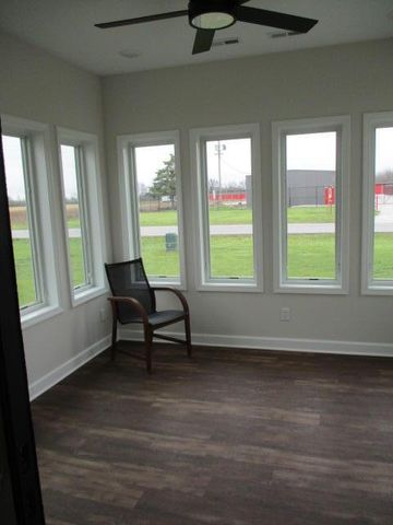 800 N BARELA CIR, Centralia, MO 65240