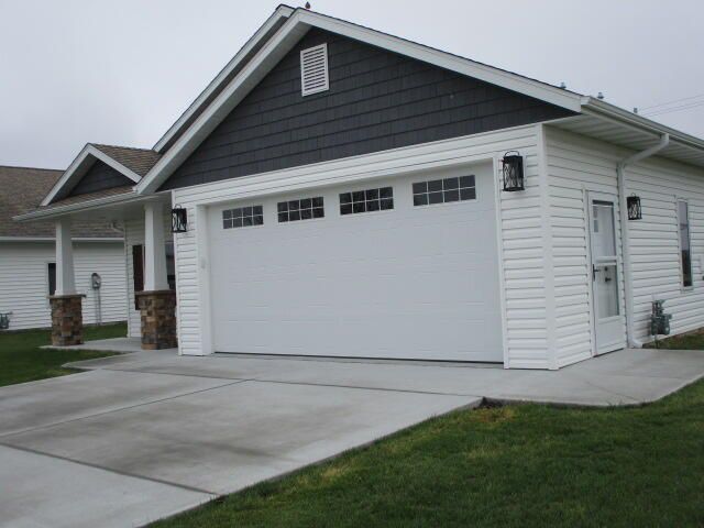 800 N BARELA CIR, Centralia, MO 65240