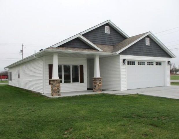 800 N BARELA CIR, Centralia, MO 65240