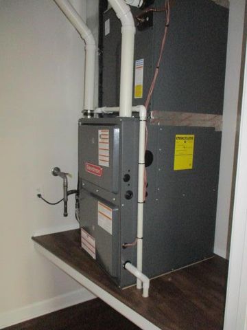 800 N BARELA CIR, Centralia, MO 65240