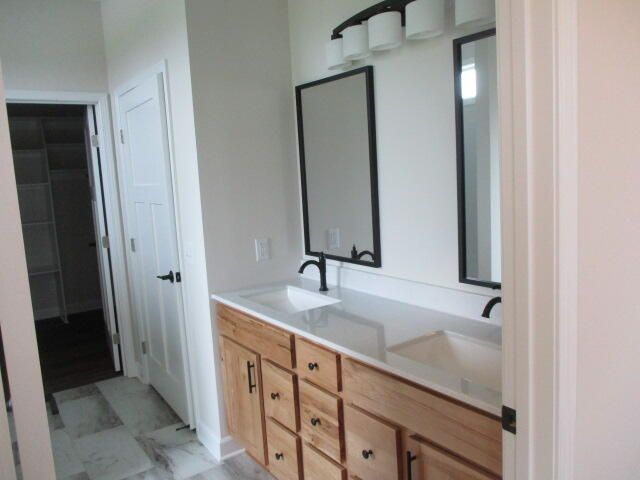 800 N BARELA CIR, Centralia, MO 65240