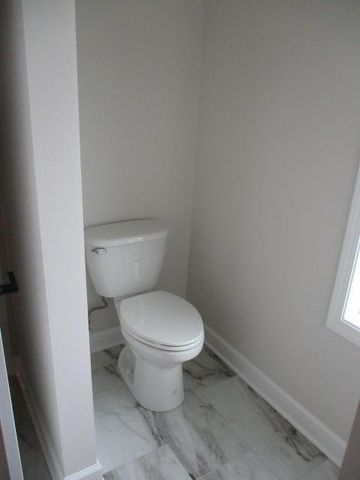 800 N BARELA CIR, Centralia, MO 65240