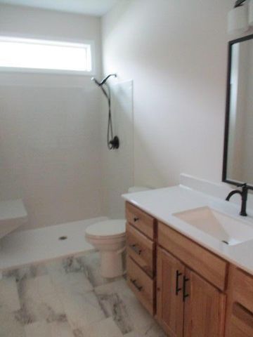 800 N BARELA CIR, Centralia, MO 65240