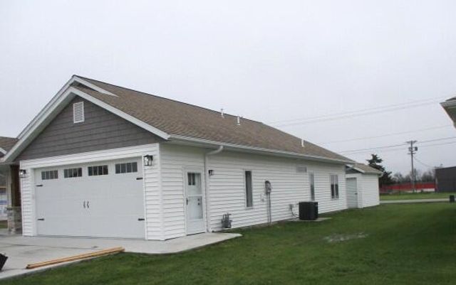 800 N BARELA CIR, Centralia, MO 65240