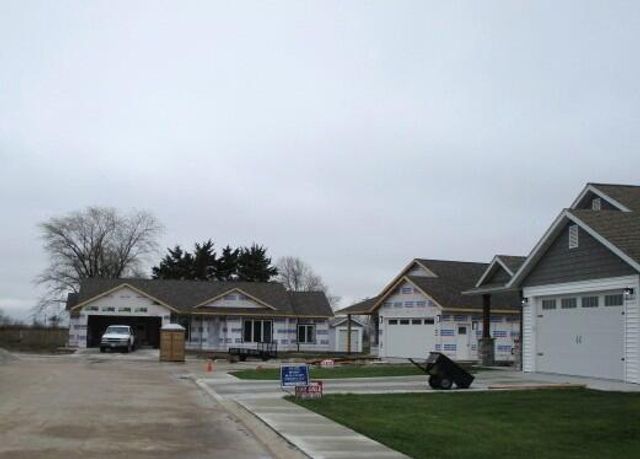 800 N BARELA CIR, Centralia, MO 65240