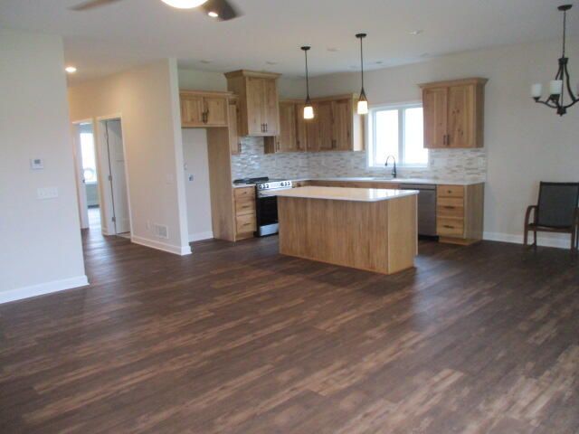 800 N BARELA CIR, Centralia, MO 65240