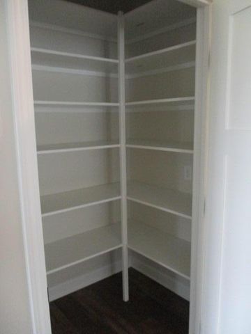 800 N BARELA CIR, Centralia, MO 65240