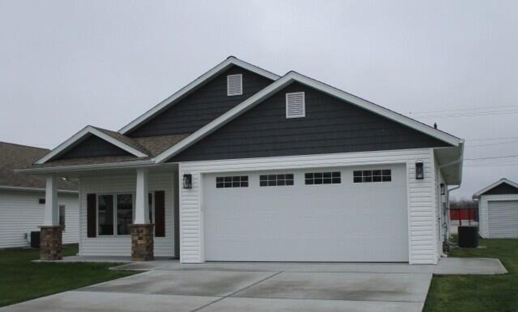 800 N BARELA CIR, Centralia, MO 65240