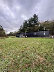 396 Congo Arroyo Road, New Cumberland, WV 26047