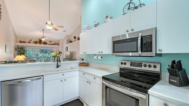 4655 TOWER HILL LANE 2422, Sarasota, FL 34238