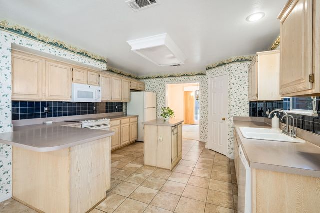 2024 Buffalo Bend Drive, Lewisville, TX 75067