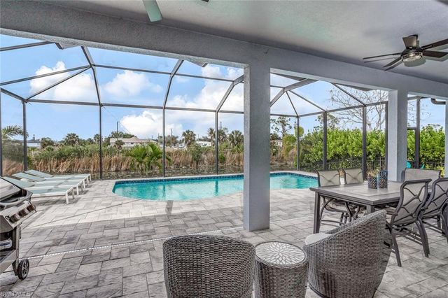 2714 NE 20th CT, Cape Coral, FL 33909