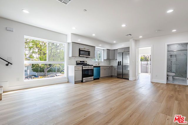 2057 S Garth Avenue, Los Angeles, CA 90034