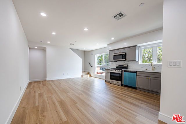 2057 S Garth Avenue, Los Angeles, CA 90034