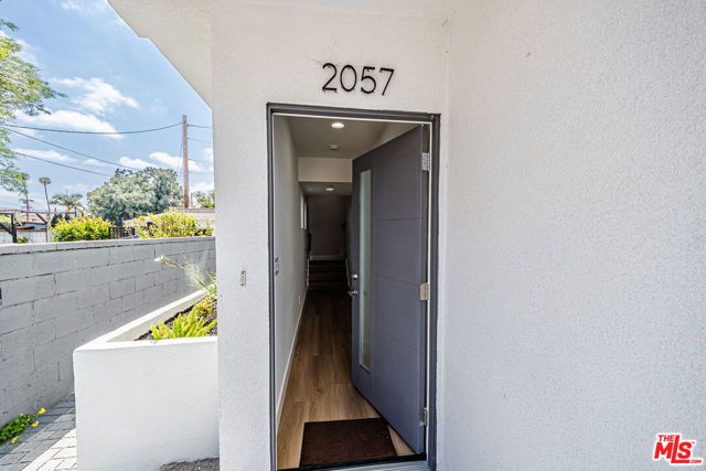 2057 S Garth Avenue, Los Angeles, CA 90034