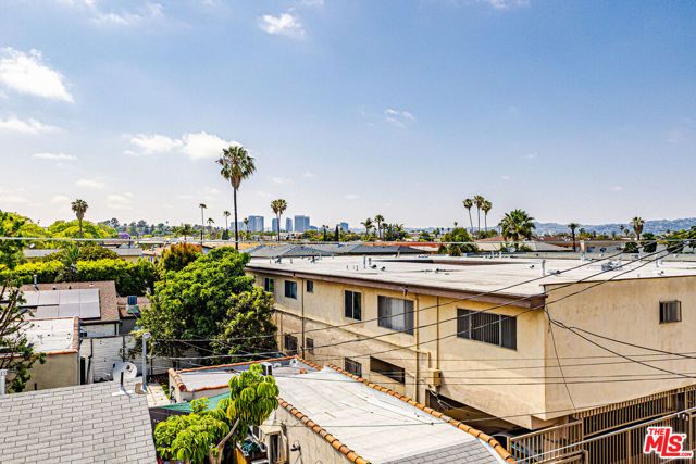 2057 S Garth Avenue, Los Angeles, CA 90034