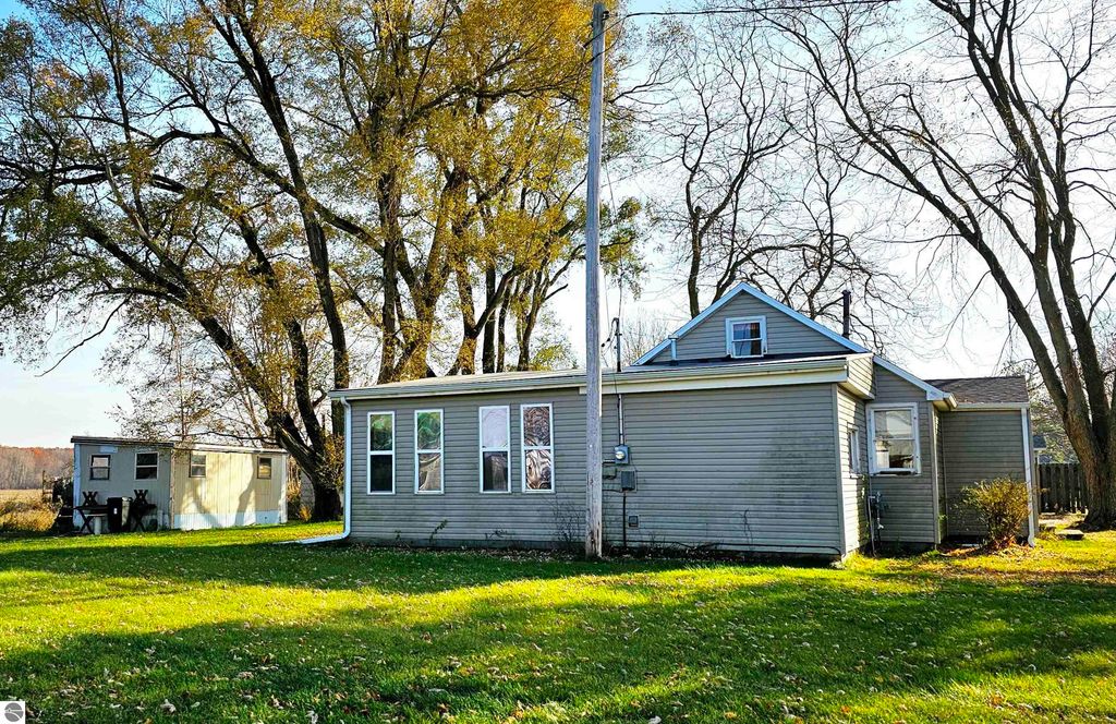 Image 3 of property listing at 6776 N Pingree Road, Elwell, MI 48832