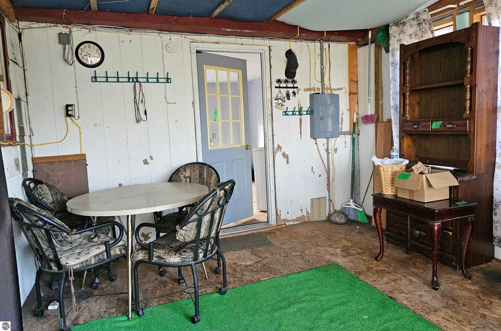 Image 8 of property listing at 6776 N Pingree Road, Elwell, MI 48832