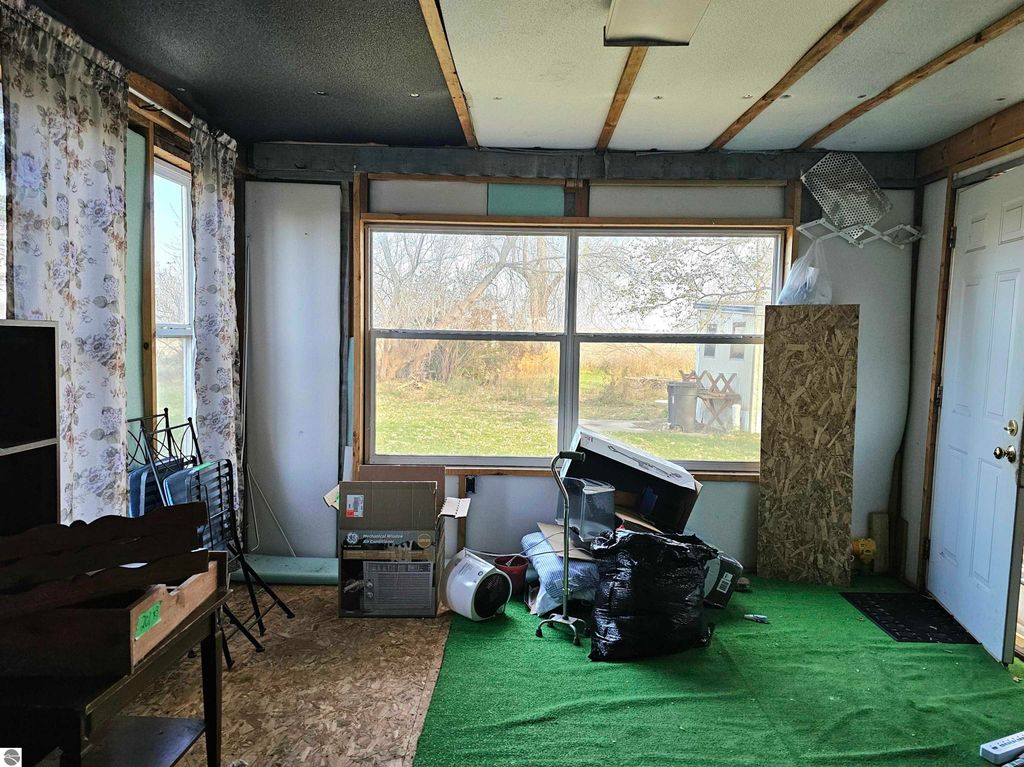 Image 9 of property listing at 6776 N Pingree Road, Elwell, MI 48832