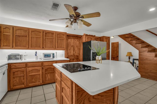 566 Stagecoach Trail, Denison, TX 75021