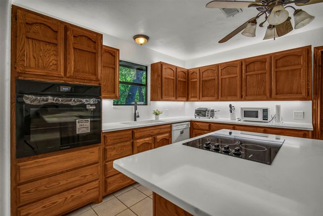 566 Stagecoach Trail, Denison, TX 75021