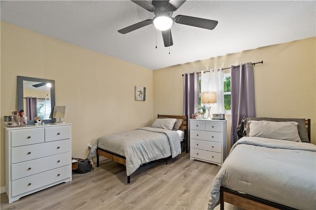 301 20th Avenue SW, Vero Beach, FL 32962