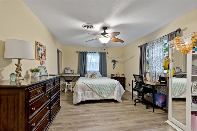 301 20th Avenue SW, Vero Beach, FL 32962